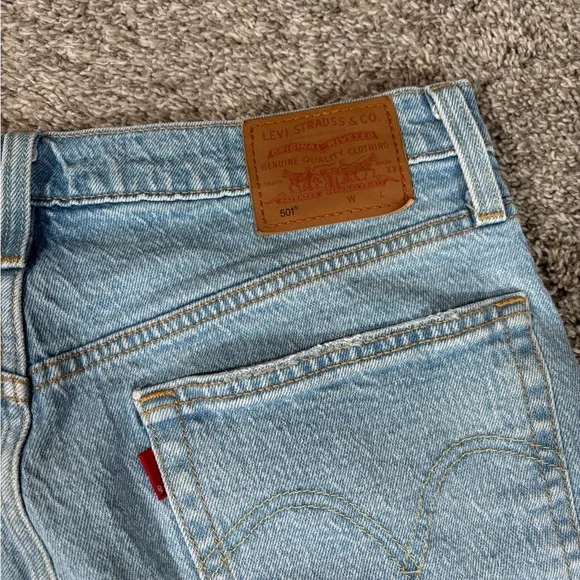 Levi’s Premium Cutoff Dad Shorts 30 Light Wash High Rise Button Fly Denim - Picture 4 of 9